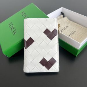 ボッテガ ヴェネタ 財布 芸能人