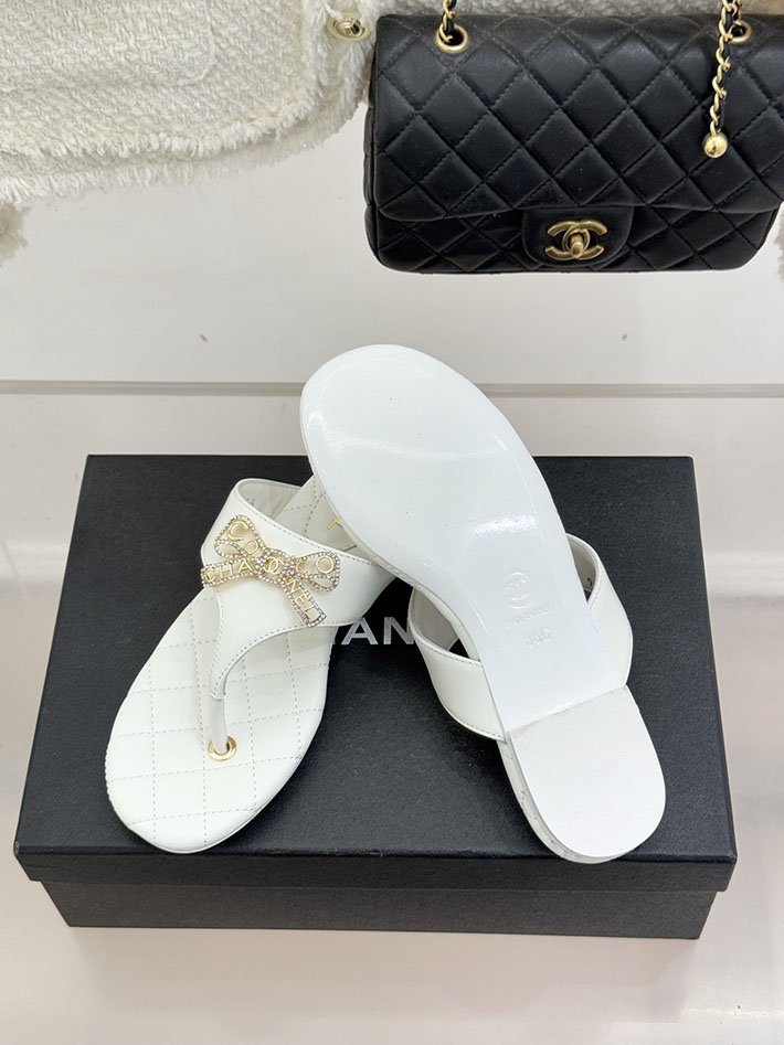 最高級シャネルスーパーコピー CHANEL 人気 ビーチサンダル ラムスキン 2026年春夏 新作 ホワイト 2630978 シャネル 靴 ビーチサンダル - 画像 (2)