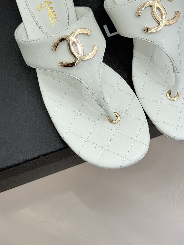 最高級シャネルスーパーコピー CHANEL ココマーク トングサンダル ラムスキン 2026年春夏 新作 ホワイト 2630983 シャネル トングサンダル - 画像 (4)