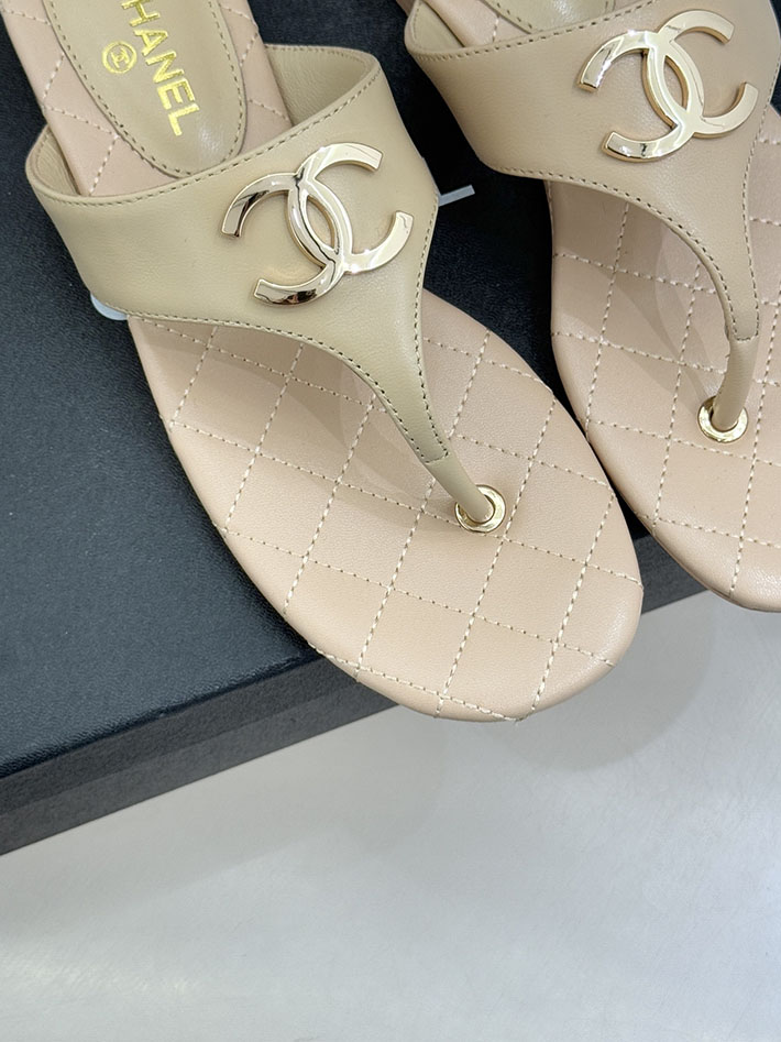 最高級シャネルスーパーコピー CHANEL ココマーク トングサンダル ラムスキン 2026年春夏 新作 ベージュ 2630985 シャネル 靴 レディース 人気 - 画像 (4)