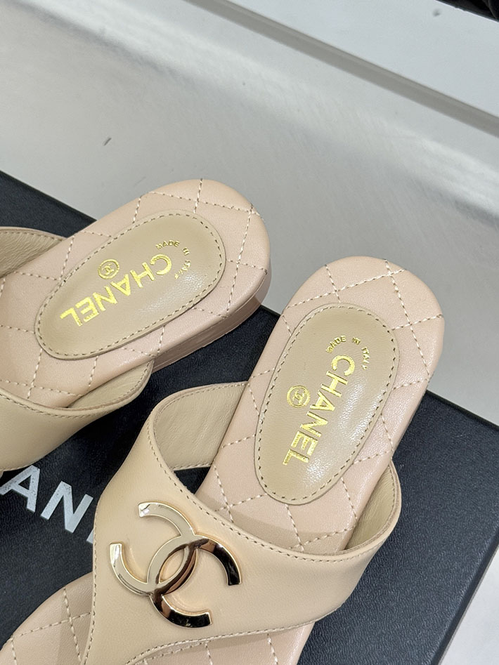 最高級シャネルスーパーコピー CHANEL ココマーク トングサンダル ラムスキン 2026年春夏 新作 ベージュ 2630985 シャネル 靴 レディース 人気 - 画像 (3)