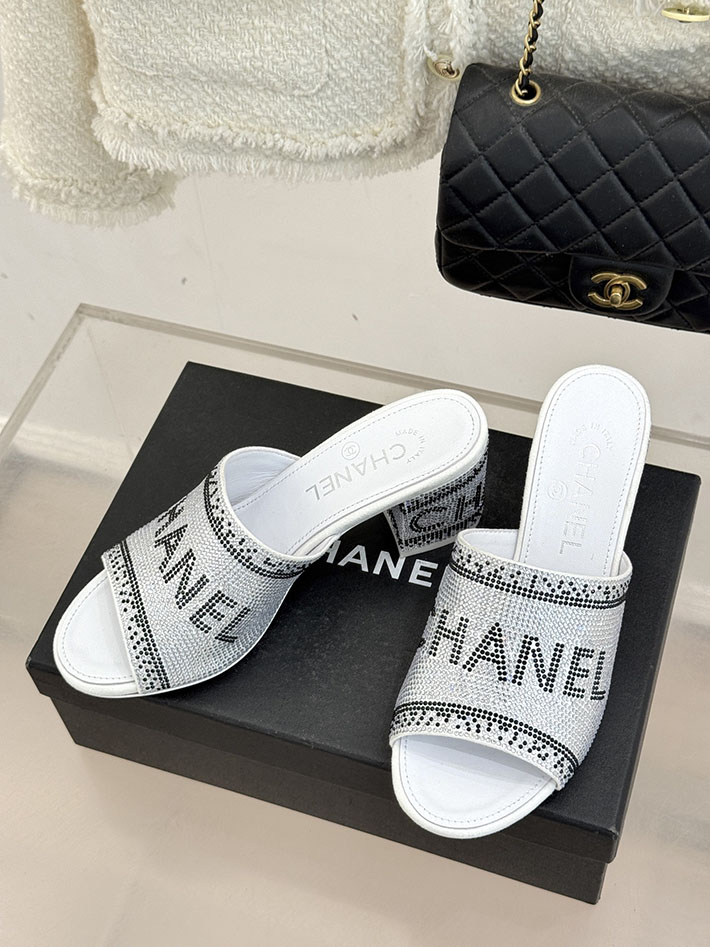 最高級シャネルスーパーコピー CHANEL ココマーク ミュール サンダル ストラス 2026年春夏 新作 ホワイト 2630989 シャネル ヒール サンダル - 画像 (9)