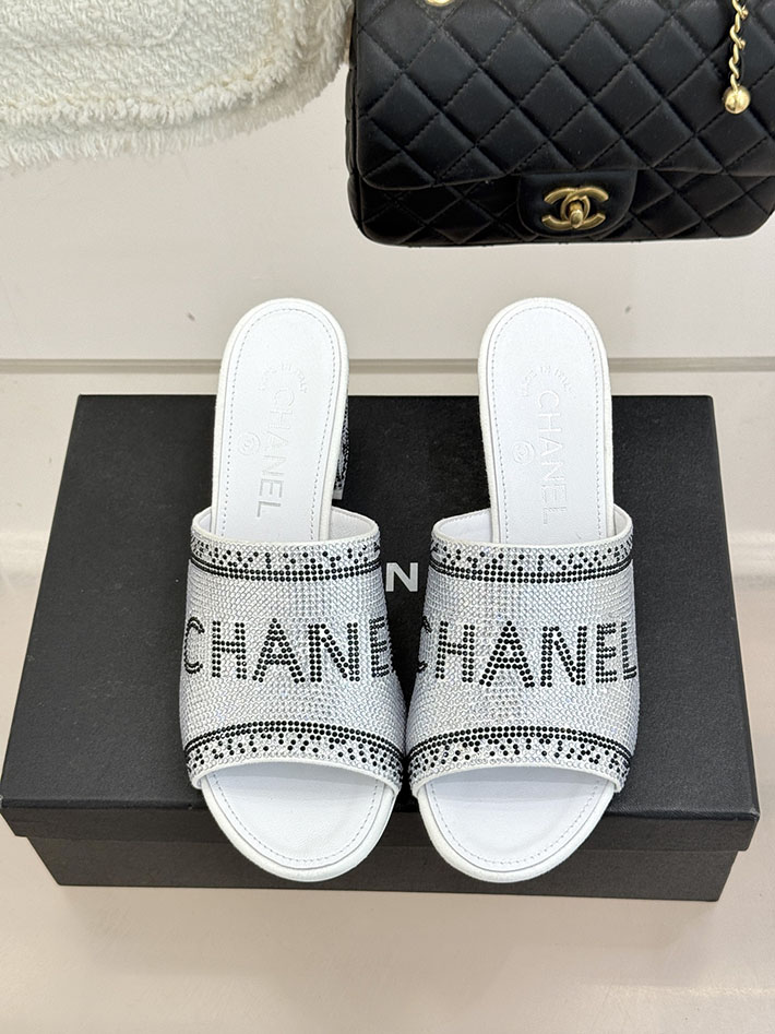 最高級シャネルスーパーコピー CHANEL ココマーク ミュール サンダル ストラス 2026年春夏 新作 ホワイト 2630989 シャネル ヒール サンダル - 画像 (7)