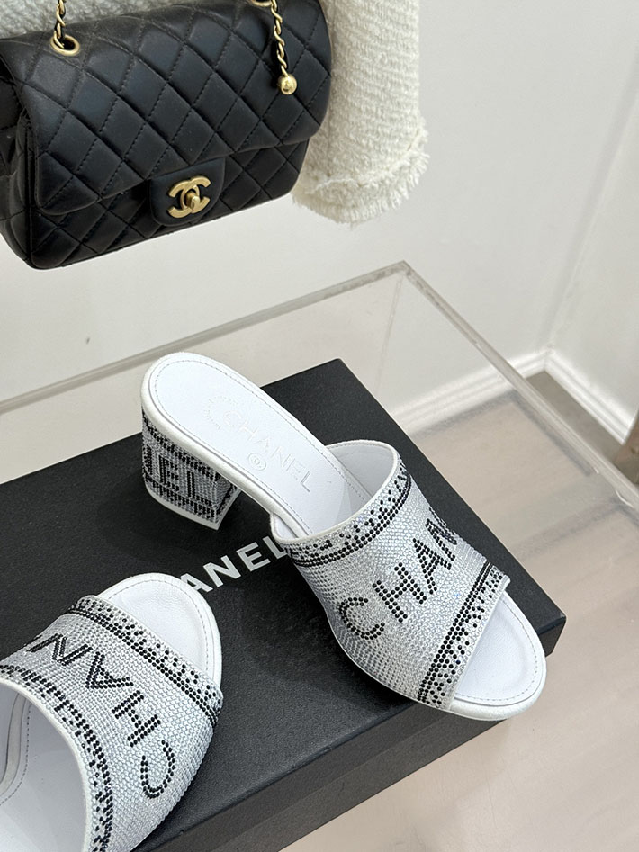 最高級シャネルスーパーコピー CHANEL ココマーク ミュール サンダル ストラス 2026年春夏 新作 ホワイト 2630989 シャネル ヒール サンダル - 画像 (6)