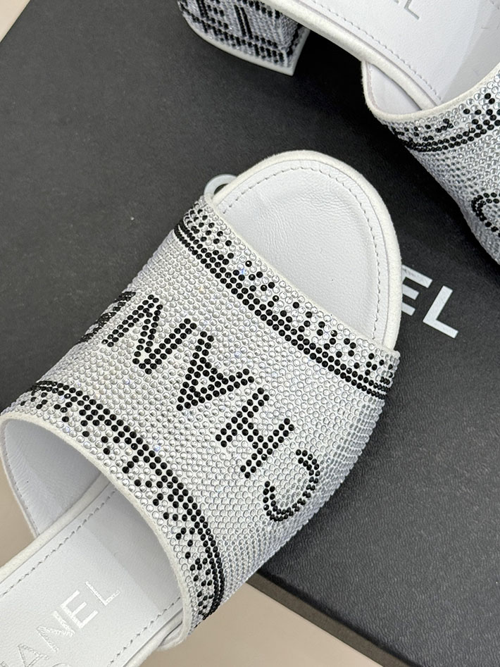 最高級シャネルスーパーコピー CHANEL ココマーク ミュール サンダル ストラス 2026年春夏 新作 ホワイト 2630989 シャネル ヒール サンダル - 画像 (4)