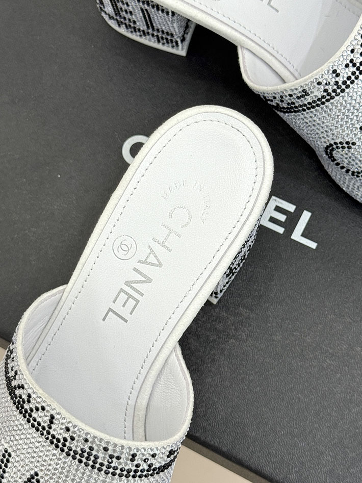 最高級シャネルスーパーコピー CHANEL ココマーク ミュール サンダル ストラス 2026年春夏 新作 ホワイト 2630989 シャネル ヒール サンダル - 画像 (3)