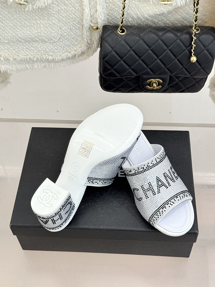 最高級シャネルスーパーコピー CHANEL ココマーク ミュール サンダル ストラス 2026年春夏 新作 ホワイト 2630989 シャネル ヒール サンダル - 画像 (2)