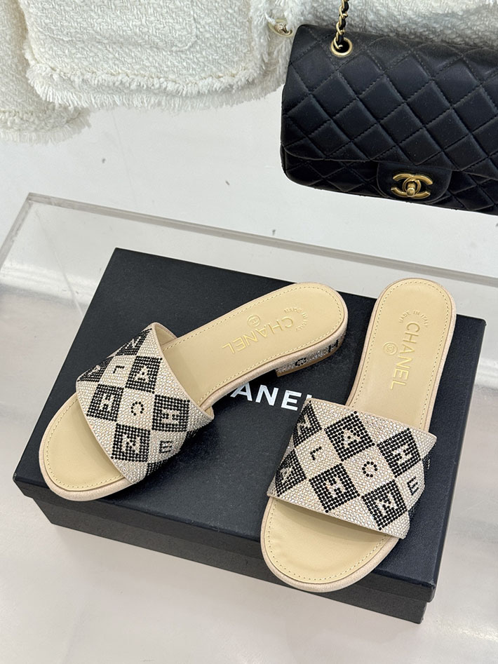 最高級シャネルスーパーコピー CHANEL ココマーク ミュール サンダル ストラス 2026年春夏 新作 ベージュ 2630996 シャネルの靴値段 - 画像 (9)