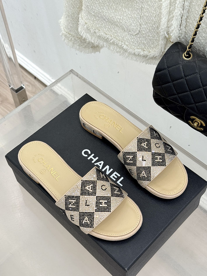 最高級シャネルスーパーコピー CHANEL ココマーク ミュール サンダル ストラス 2026年春夏 新作 ベージュ 2630996 シャネルの靴値段 - 画像 (8)