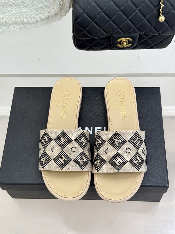 最高級シャネルスーパーコピー CHANEL ココマーク ミュール サンダル ストラス 2026年春夏 新作 ベージュ 2630996 シャネルの靴値段 - 画像 (7)