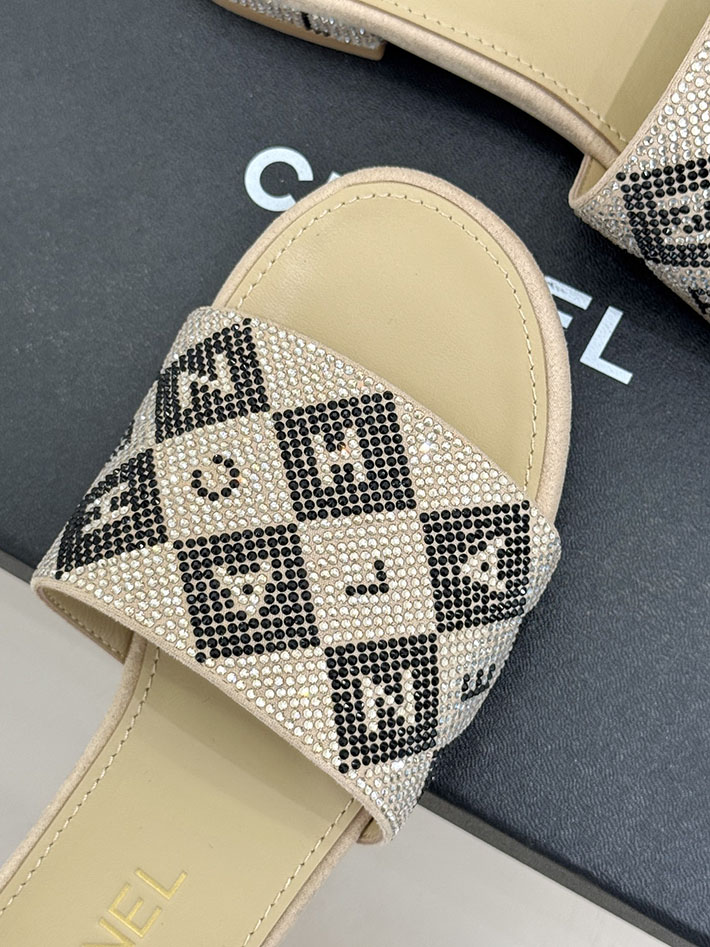 最高級シャネルスーパーコピー CHANEL ココマーク ミュール サンダル ストラス 2026年春夏 新作 ベージュ 2630996 シャネルの靴値段 - 画像 (4)