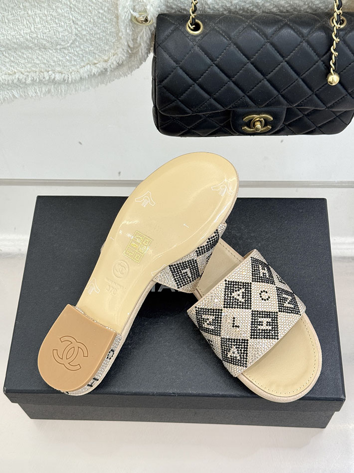 最高級シャネルスーパーコピー CHANEL ココマーク ミュール サンダル ストラス 2026年春夏 新作 ベージュ 2630996 シャネルの靴値段 - 画像 (2)