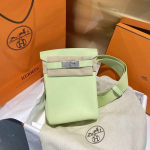 エルメス アッカド PM 定価