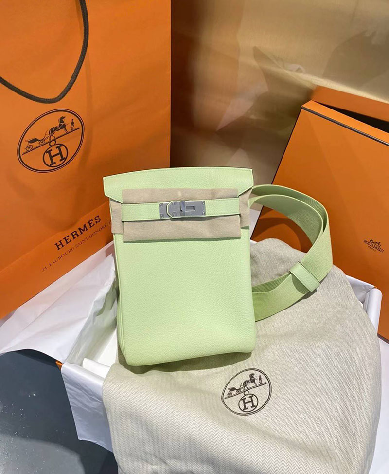 エルメス アッカド PM 定価