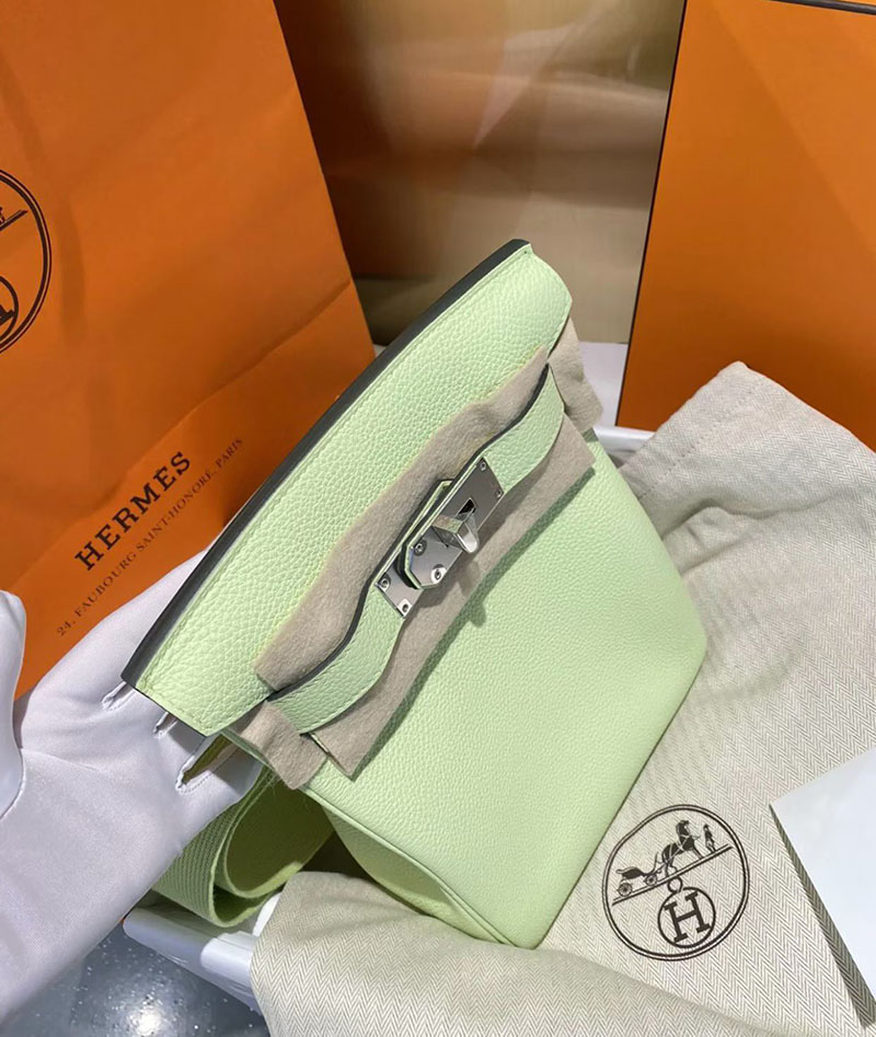 エルメス アッカド PMの通販 HERMES Hac a Dos PM ジョーヌブルジョン トゴ シルバー金具 H083589CKR9 エルメス アッカド PM 定価 - 画像 (4)