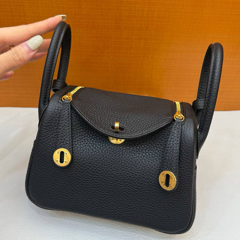 エルメス リンディミニの通販 HERMES ミニリンディ 黒 ブラック トリヨンクレマンス ゴールド金具 H082608CC89 リンディ ミニサイズ - 画像 (9)