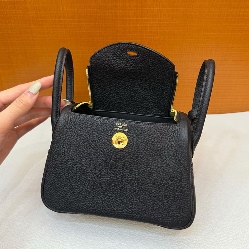 エルメス リンディミニの通販 HERMES ミニリンディ 黒 ブラック トリヨンクレマンス ゴールド金具 H082608CC89 リンディ ミニサイズ - 画像 (7)