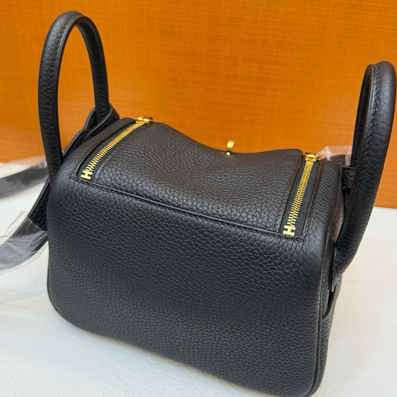エルメス リンディミニの通販 HERMES ミニリンディ 黒 ブラック トリヨンクレマンス ゴールド金具 H082608CC89 リンディ ミニサイズ - 画像 (4)