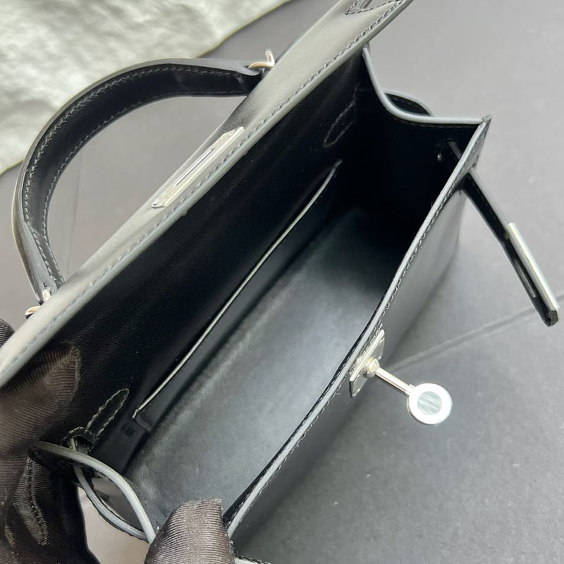 エルメス ケリーミニ2の通販 HERMES ケリーミニ2 外縫い ブラック ボックスカーフ シルバー金具 H071948CK89 ミニケリー 2 黒 - 画像 (4)