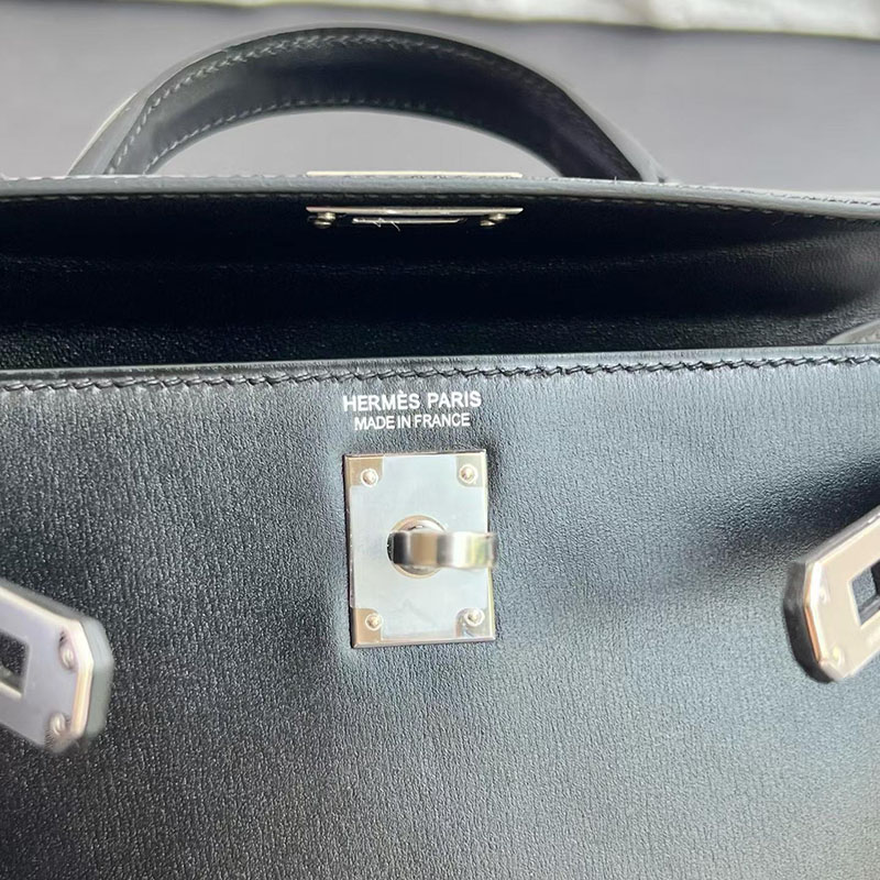エルメス ケリーミニ2の通販 HERMES ケリーミニ2 外縫い ブラック ボックスカーフ シルバー金具 H071948CK89 ミニケリー 2 黒 - 画像 (2)