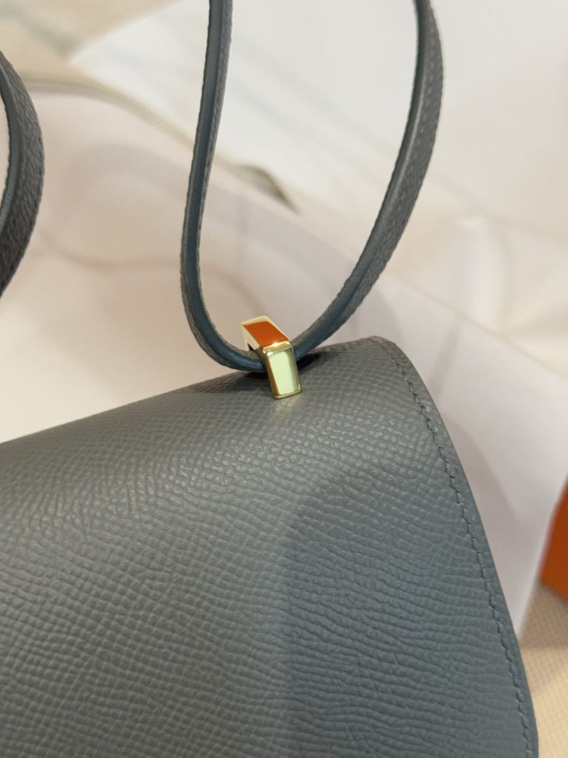 エルメス コンスタンスの通販 HERMES コンスタンス3 ミニ ヴェールフォンセ ヴォーエプソン ゴールド金具 H056341CC67 エルメス コンスタンス ミニ 定価 - 画像 (3)