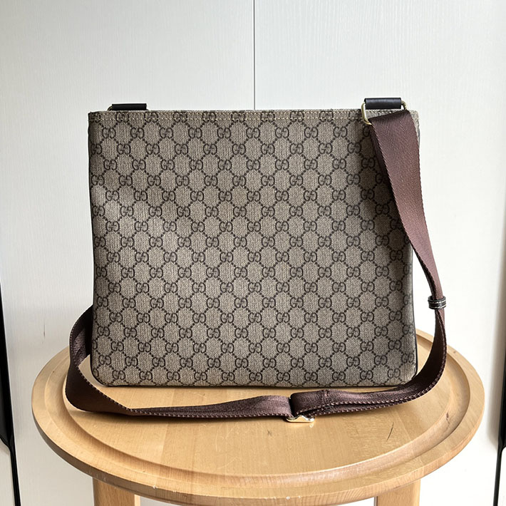 グッチ直営アウトレット店 GUCCI GGインプリメ クロスボディ ショルダーバッグ 斜め掛け マチなし PVC ベージュ&ブラウン 2632158 グッチ ビジネスバッグ アウトレット - 画像 (8)
