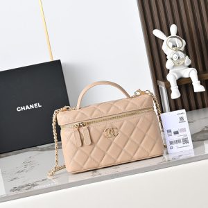 CHANEL 化粧ポーチ 値段