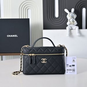CHANEL 化粧ポーチ 公式