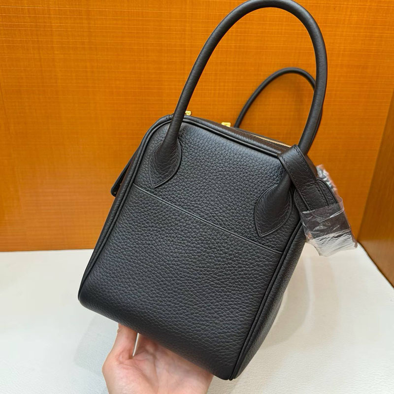 エルメス リンディ30の通販 HERMES リンディ30 黒 ブラック トリヨンクレマンス ゴールド金具 H056293CC89 リンディ30 定価 - 画像 (7)