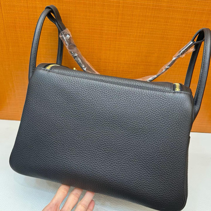 エルメス リンディ30の通販 HERMES リンディ30 黒 ブラック トリヨンクレマンス ゴールド金具 H056293CC89 リンディ30 定価 - 画像 (3)