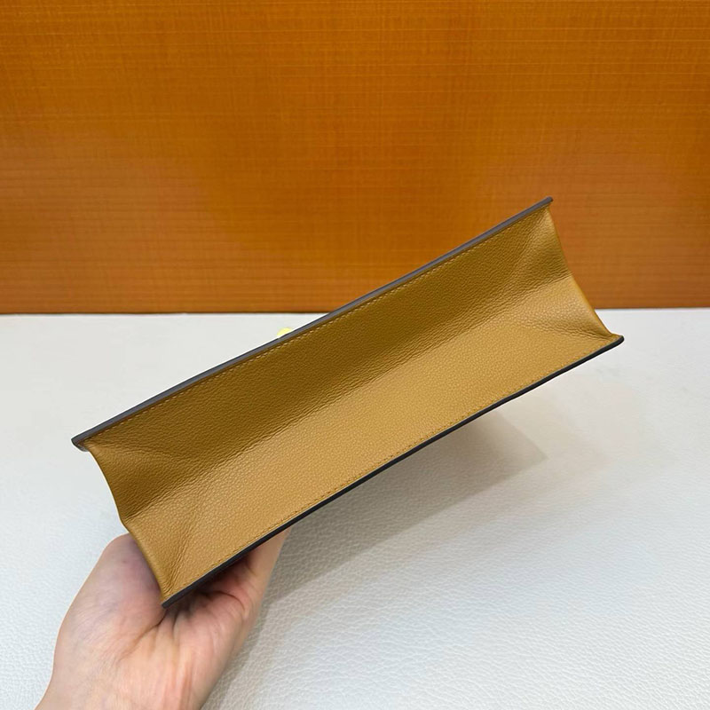 エルメス ケリーダンスの通販 HERMES ケリーダンス2 デュンヌ エバーカラー ゴールド金具 H076241CC2D エルメス リュック レザー - 画像 (3)