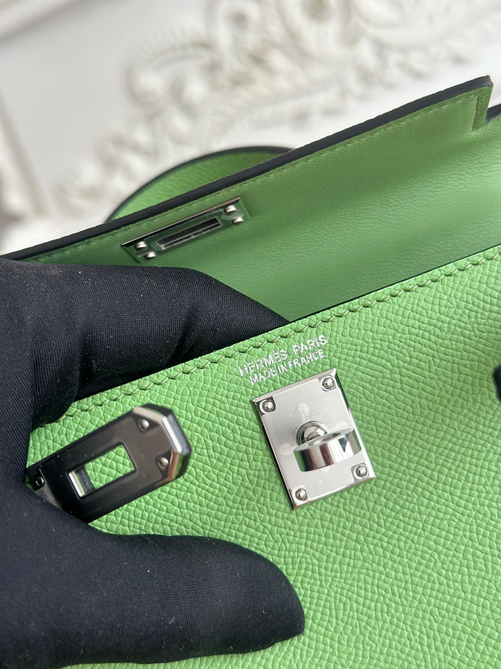エルメス ショルダーバッグの定価 HERMES ケリーミニ2 ヴェールクリケット ヴォーエプソン シルバー金具 H073663CK3I ケリーバッグ 値段 - 画像 (4)