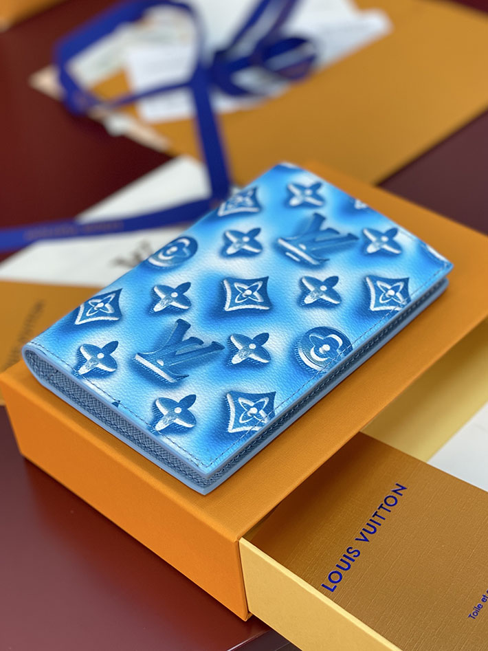 ルイヴィトン カードケース 販売店舗 lv パスポートカバー クーヴェルテュール・パスポール フローズンブルー 2633296 ヴィトン カードケース 財布代わり - 画像 (2)