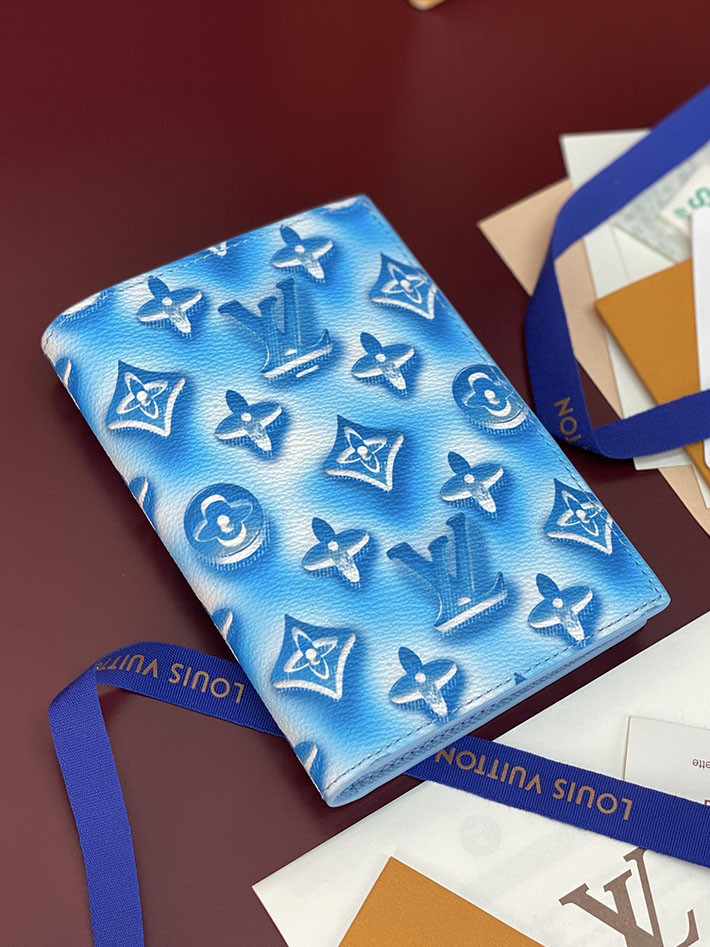ルイヴィトン カードケース 販売店舗 lv パスポートカバー クーヴェルテュール・パスポール フローズンブルー 2633296 ヴィトン カードケース 財布代わり - 画像 (10)