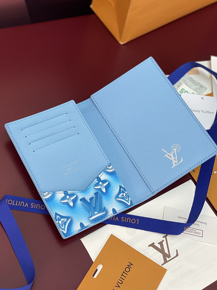 ルイヴィトン カードケース 販売店舗 lv パスポートカバー クーヴェルテュール・パスポール フローズンブルー 2633296 ヴィトン カードケース 財布代わり - 画像 (9)