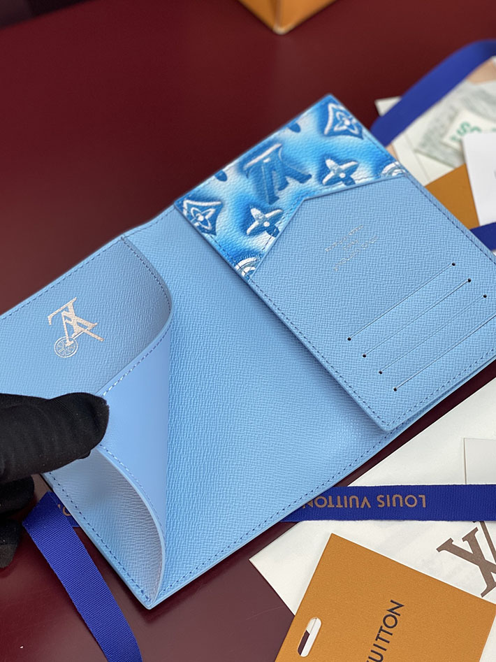 ルイヴィトン カードケース 販売店舗 lv パスポートカバー クーヴェルテュール・パスポール フローズンブルー 2633296 ヴィトン カードケース 財布代わり - 画像 (7)