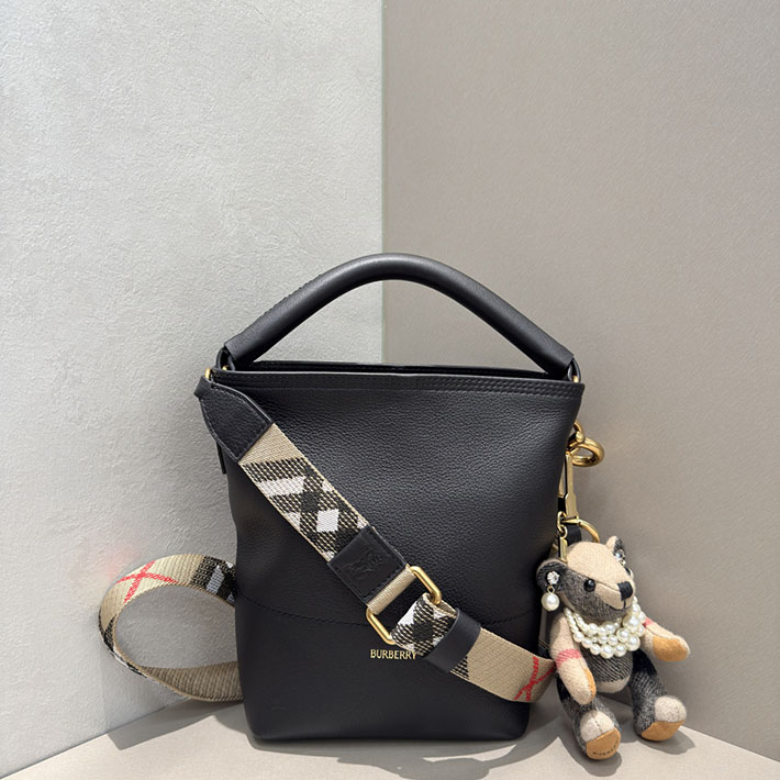 バーバリー バッグ アウトレット Burberry ミニ Bクリップ バケットバッグ ブラック 81235941 バーバリー TBバッグ - 画像 (9)