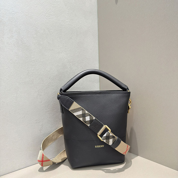 バーバリー バッグ アウトレット Burberry ミニ Bクリップ バケットバッグ ブラック 81235941 バーバリー TBバッグ - 画像 (6)