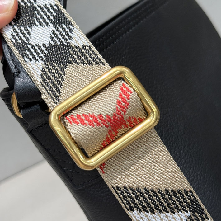 バーバリー バッグ アウトレット Burberry ミニ Bクリップ バケットバッグ ブラック 81235941 バーバリー TBバッグ - 画像 (4)