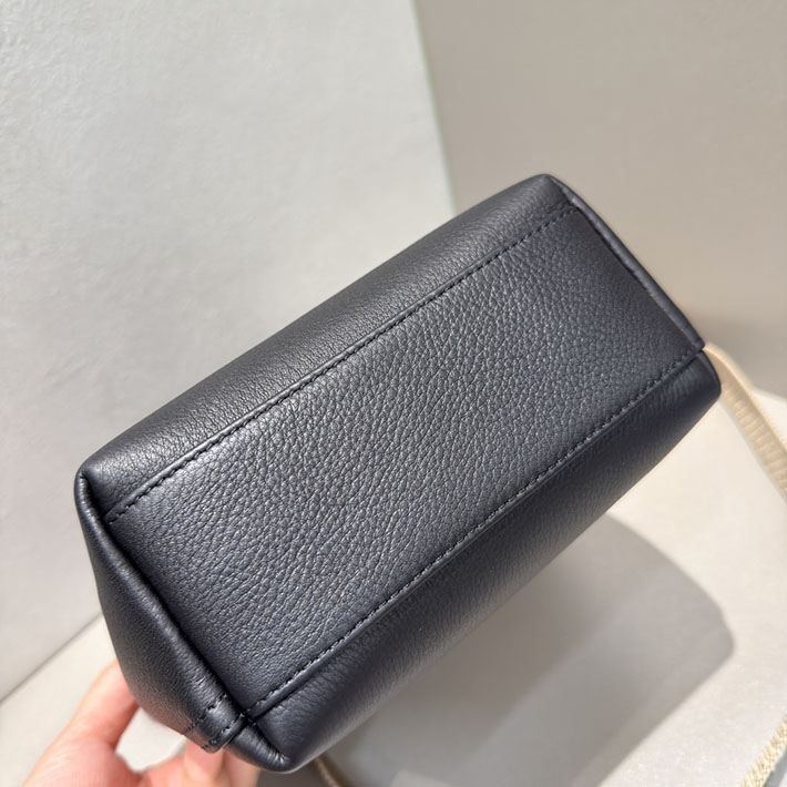 バーバリー バッグ アウトレット Burberry ミニ Bクリップ バケットバッグ ブラック 81235941 バーバリー TBバッグ - 画像 (2)