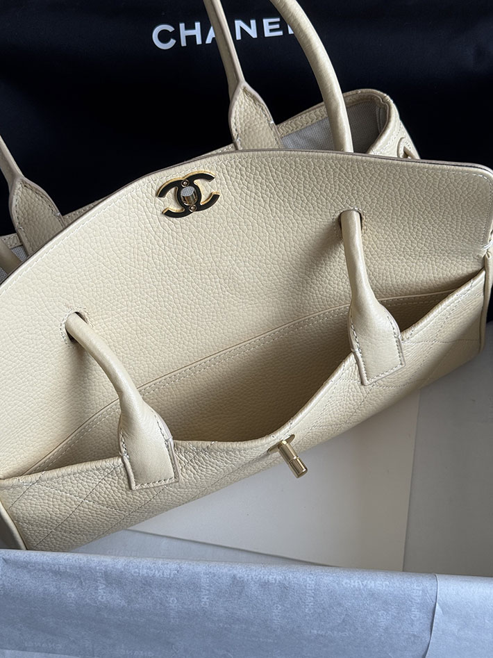 シャネル 新作バッグ 2026 CHANEL 2026年 新作 スモール ショッピング バッグ ベージュ AS6288-B24248-NZG75 シャネル バッグ 安い順 - 画像 (5)