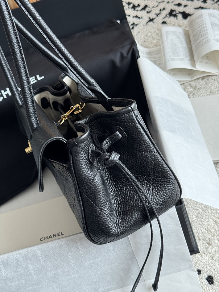シャネル 新作バッグ 2026 CHANEL 2026年 新作 スモール ショッピング バッグ ブラック AS6288-B24248-94305 シャネル バッグ 値段 - 画像 (8)
