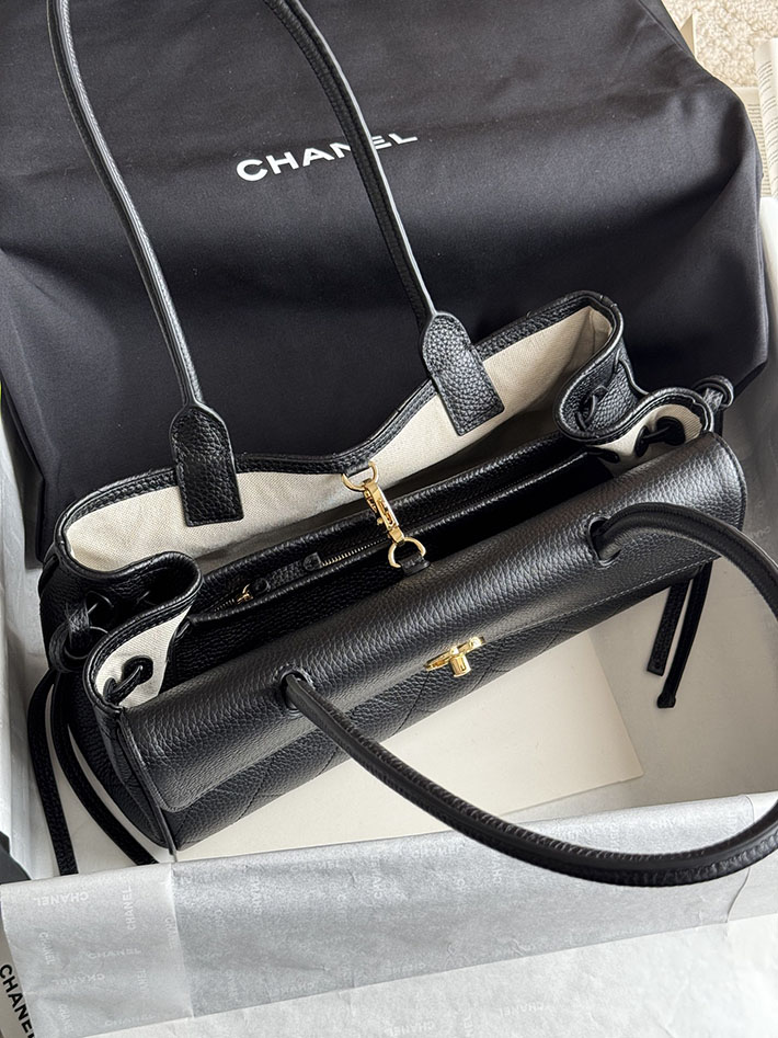 シャネル 新作バッグ 2026 CHANEL 2026年 新作 スモール ショッピング バッグ ブラック AS6288-B24248-94305 シャネル バッグ 値段 - 画像 (4)