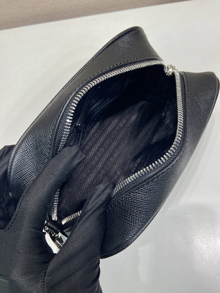 プラダ バッグ レディース 新作 PRADA Re-Nylon xサフィアーノレザー ネセセール ブラック 2NA045_PN9_F0002 プラダ ポーチ レディース - 画像 (3)