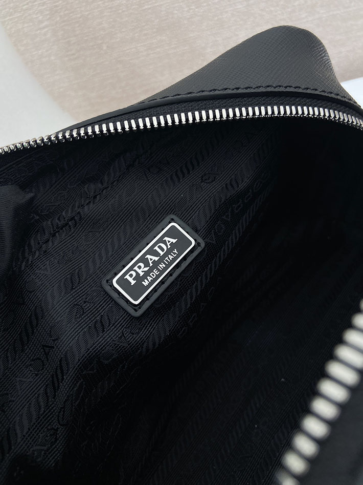 プラダ バッグ レディース 新作 PRADA Re-Nylon xサフィアーノレザー ネセセール ブラック 2NA045_PN9_F0002 プラダ ポーチ レディース - 画像 (2)