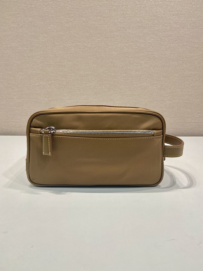 プラダ バッグ メンズ 新作 PRADA Re-Nylon リナイロン トライアングルロゴ クラッチバッグ キャメルブラウン 2633324 プラダ クラッチバッグ ナイロン - 画像 (6)