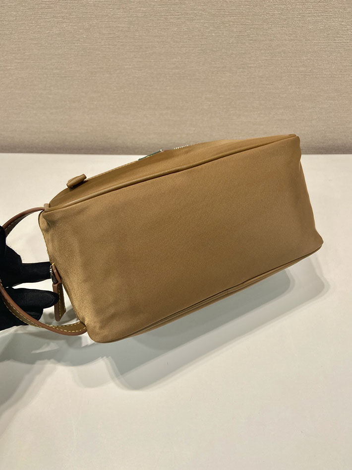 プラダ バッグ メンズ 新作 PRADA Re-Nylon リナイロン トライアングルロゴ クラッチバッグ キャメルブラウン 2633324 プラダ クラッチバッグ ナイロン - 画像 (5)