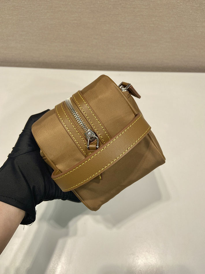 プラダ バッグ メンズ 新作 PRADA Re-Nylon リナイロン トライアングルロゴ クラッチバッグ キャメルブラウン 2633324 プラダ クラッチバッグ ナイロン - 画像 (4)