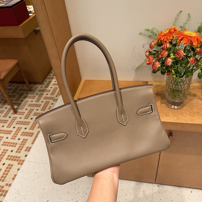 ショルダーバーキン29の定価 HERMES バーキンショルダーライト 29 エトゥープ エバーカラー ゴールド金具 H085236CC18 エルメス バッグ 新作 - 画像 (4)