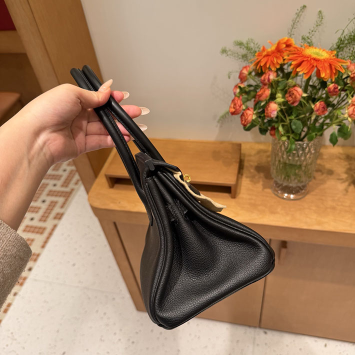 ショルダーバーキン29の定価 HERMES バーキンショルダーライト 29 ブラック エバーカラー ゴールド金具 H085236CC89 ショルダーバーキン 新作 - 画像 (4)